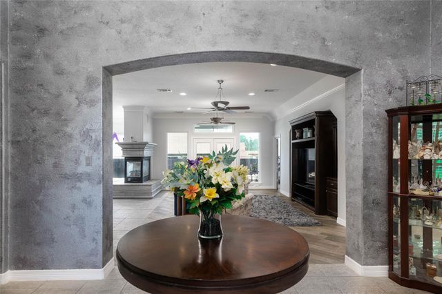 98 Victoria Drive W, Montgomery, TX 77356