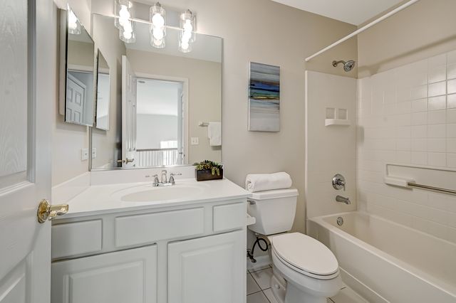 241 Wildflower Lane, La Grange, IL 60525