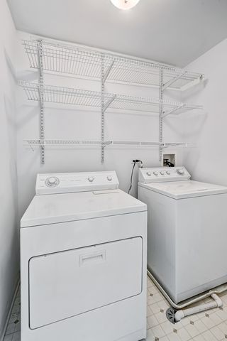 241 Wildflower Lane, La Grange, IL 60525