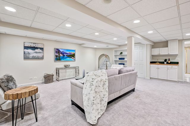 241 Wildflower Lane, La Grange, IL 60525