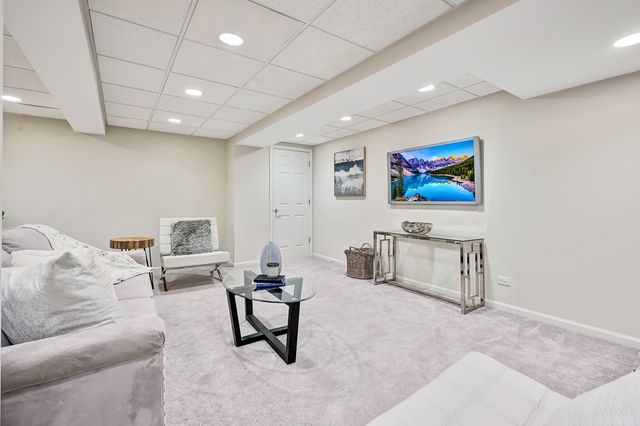 241 Wildflower Lane, La Grange, IL 60525