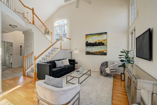 241 Wildflower Lane, La Grange, IL 60525