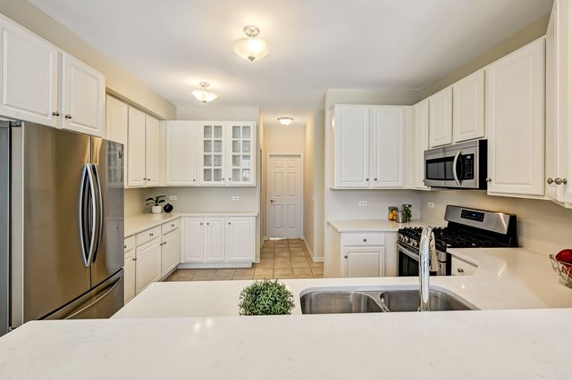 241 Wildflower Lane, La Grange, IL 60525