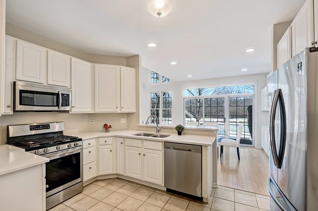 241 Wildflower Lane, La Grange, IL 60525