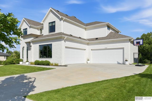 21407 B Street, Omaha, NE 68022