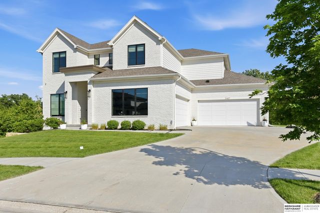 21407 B Street, Omaha, NE 68022