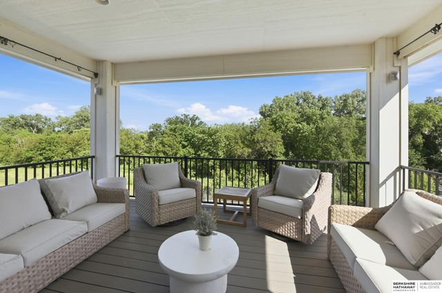21407 B Street, Omaha, NE 68022