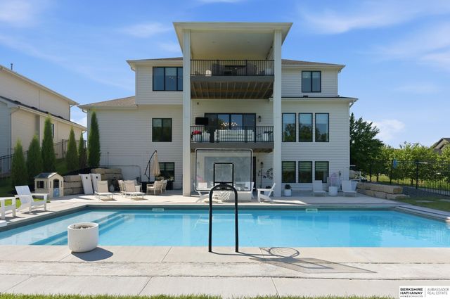 21407 B Street, Omaha, NE 68022