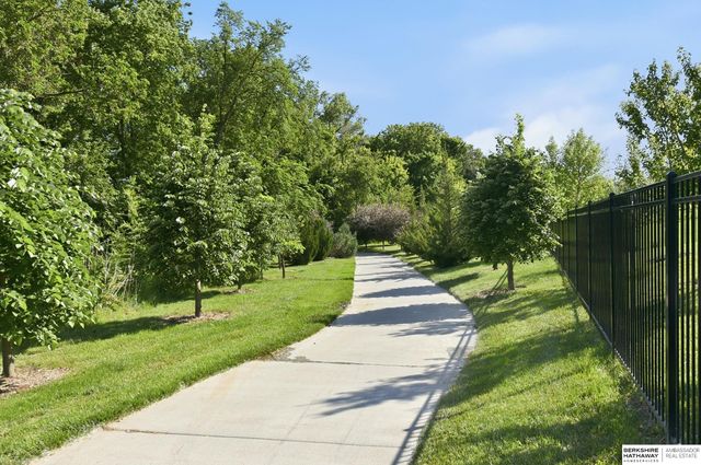 21407 B Street, Omaha, NE 68022