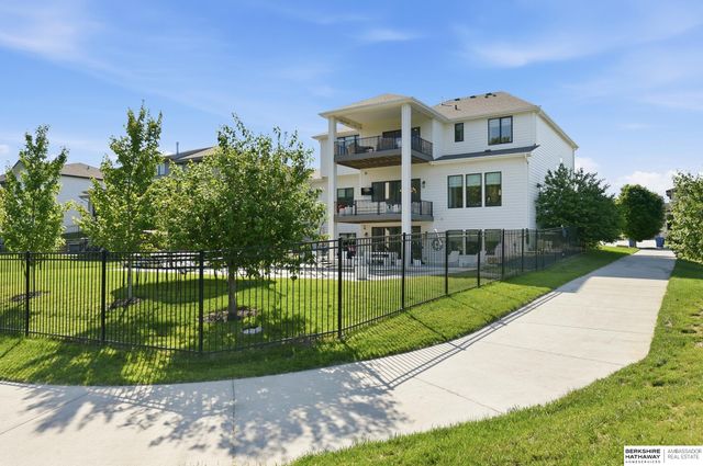 21407 B Street, Omaha, NE 68022