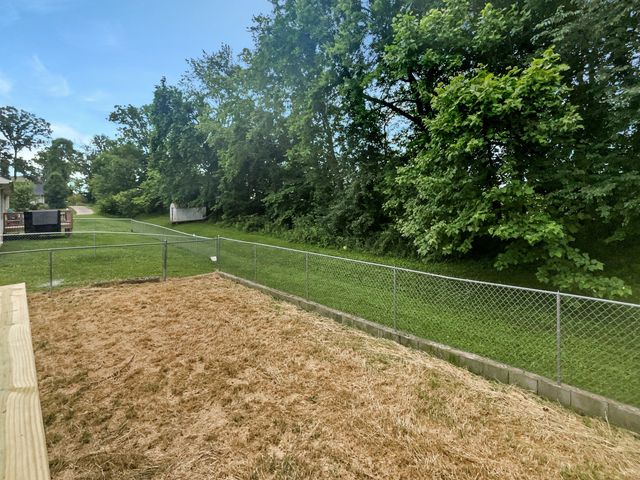 1274 Silver Star Dr, Clarksville, TN 37042