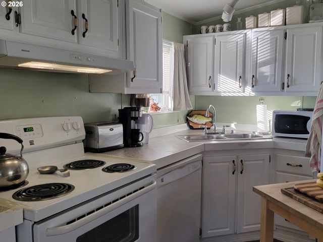 2980 Ne DIVISION St 43, Gresham, OR 97030