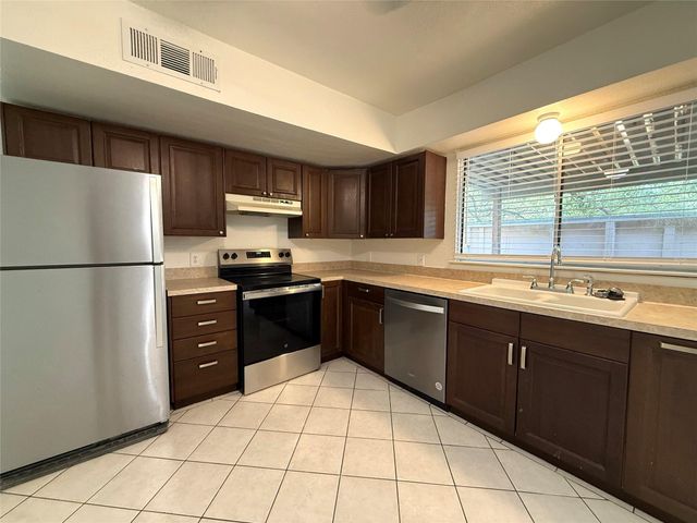 900 W Village LN, Austin, TX 78758