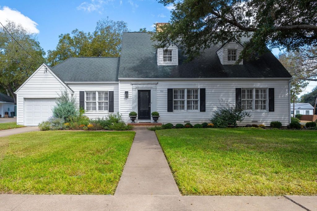 901 Anderson Street, Schulenburg, TX 78956