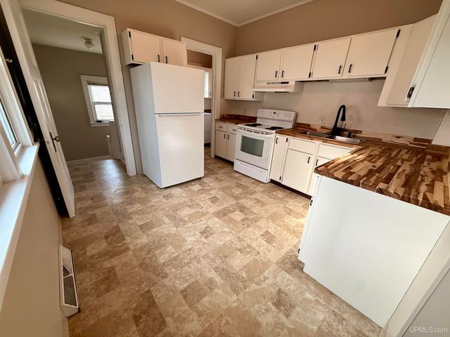 408 S 14th Street, Escanaba, MI 49829