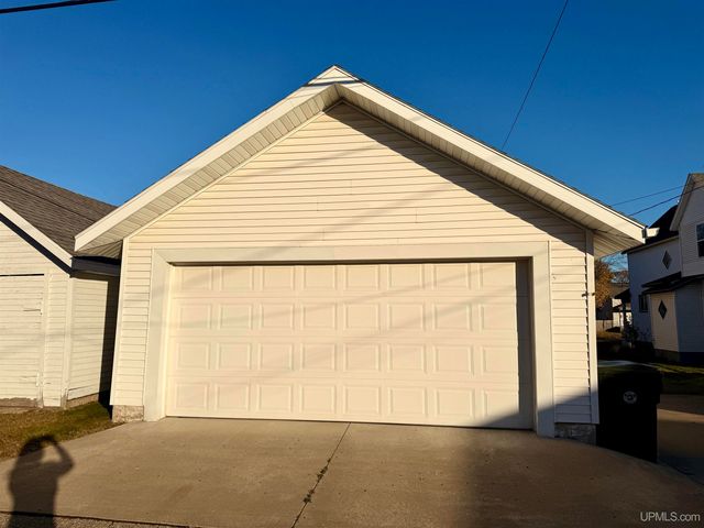 408 S 14th Street, Escanaba, MI 49829