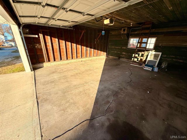 408 S 14th Street, Escanaba, MI 49829