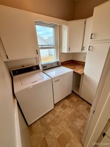 408 S 14th Street, Escanaba, MI 49829