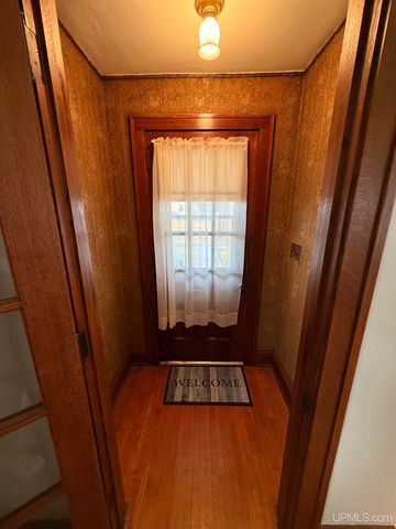 408 S 14th Street, Escanaba, MI 49829