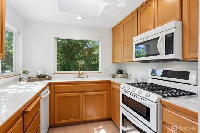 16461 Marine View Drive SW, Burien, WA 98166