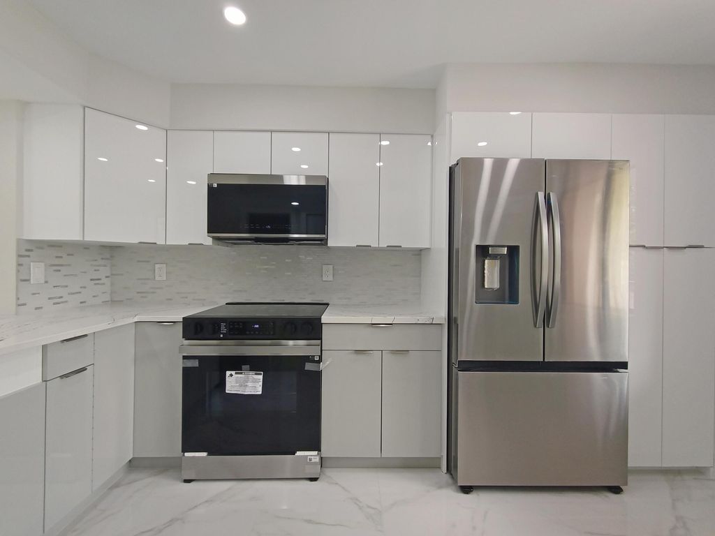 7280 Amberly Lane 207, Delray Beach, FL 33446