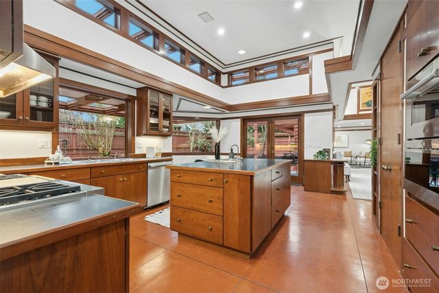 7102 NE 132nd Street, Kirkland, WA 98034