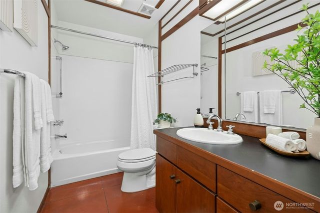 7102 NE 132nd Street, Kirkland, WA 98034