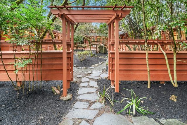 7102 NE 132nd Street, Kirkland, WA 98034