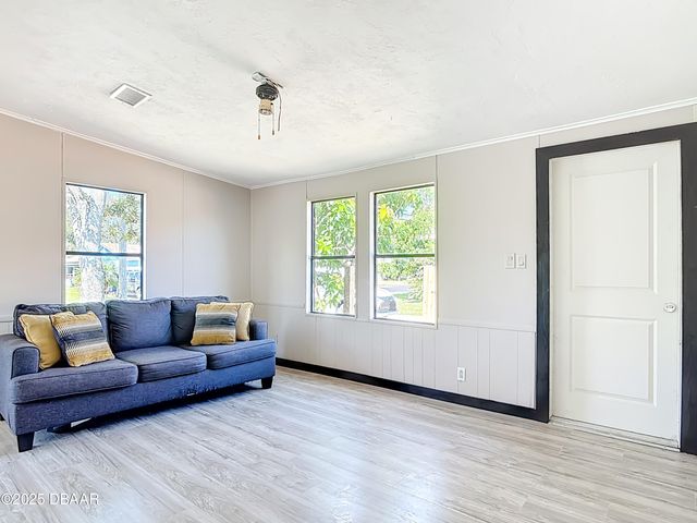 1585 Tuscaloosa Avenue, Holly Hill, FL 32117