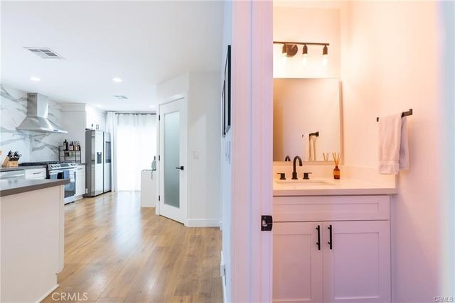 135 N Vendome Street, Los Angeles, CA 90026