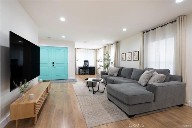 135 N Vendome Street, Los Angeles, CA 90026
