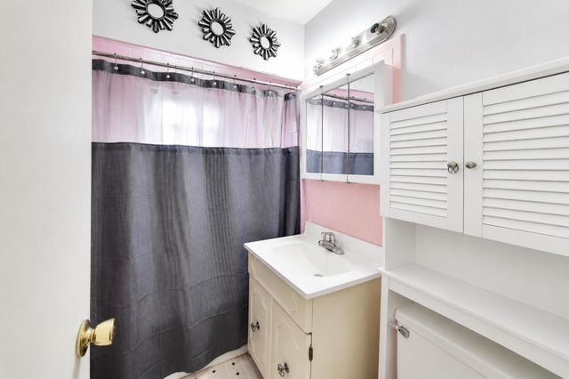 5141 N Octavia Avenue, Harwood Heights, IL 60706