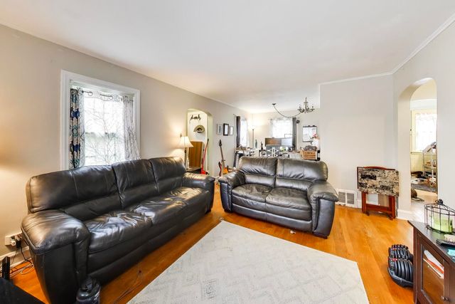 5141 N Octavia Avenue, Harwood Heights, IL 60706