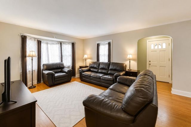 5141 N Octavia Avenue, Harwood Heights, IL 60706