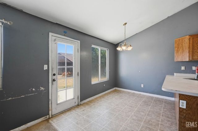5225 Tierra Abierta Drive, Bakersfield, CA 93307
