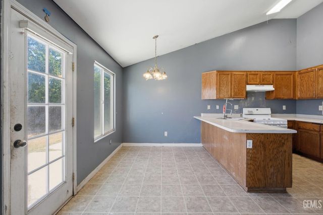 5225 Tierra Abierta Drive, Bakersfield, CA 93307