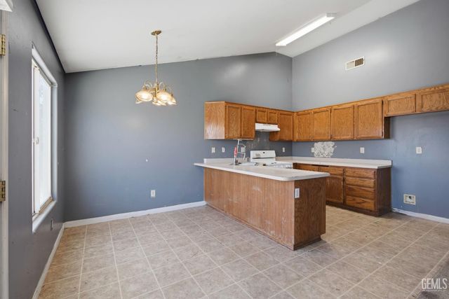 5225 Tierra Abierta Drive, Bakersfield, CA 93307