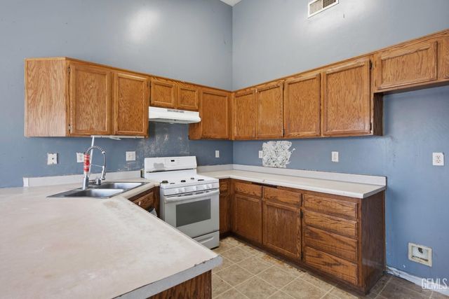 5225 Tierra Abierta Drive, Bakersfield, CA 93307