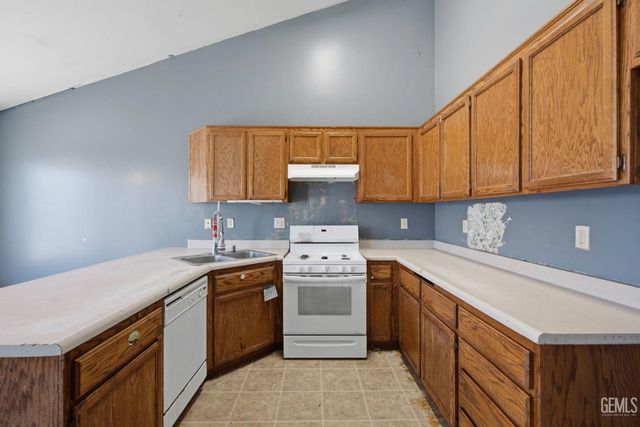 5225 Tierra Abierta Drive, Bakersfield, CA 93307