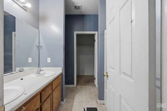 5225 Tierra Abierta Drive, Bakersfield, CA 93307