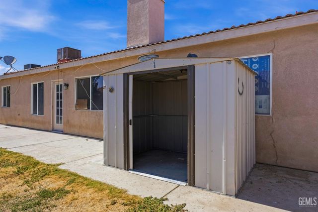 5225 Tierra Abierta Drive, Bakersfield, CA 93307