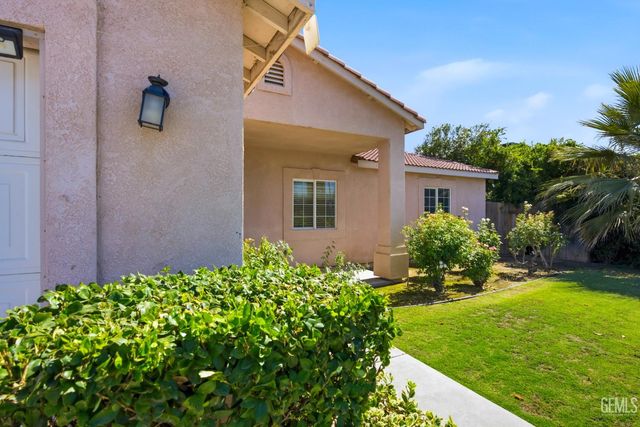 5225 Tierra Abierta Drive, Bakersfield, CA 93307