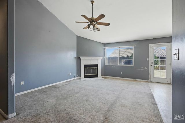 5225 Tierra Abierta Drive, Bakersfield, CA 93307
