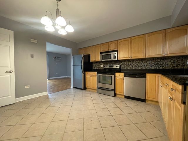 6450 S New England Avenue 3B, Chicago, IL 60638
