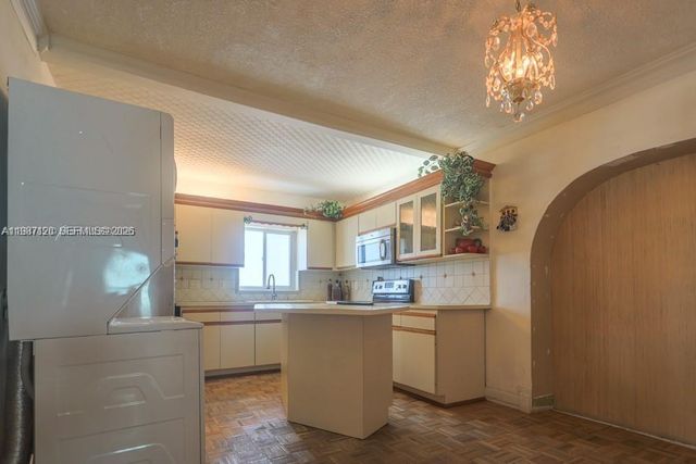 3495 W 2nd Ave, Hialeah, FL 33012