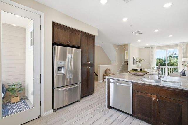 394 Circuit Way, Mountain View, CA 94043