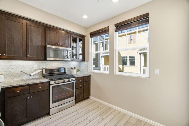 394 Circuit Way, Mountain View, CA 94043