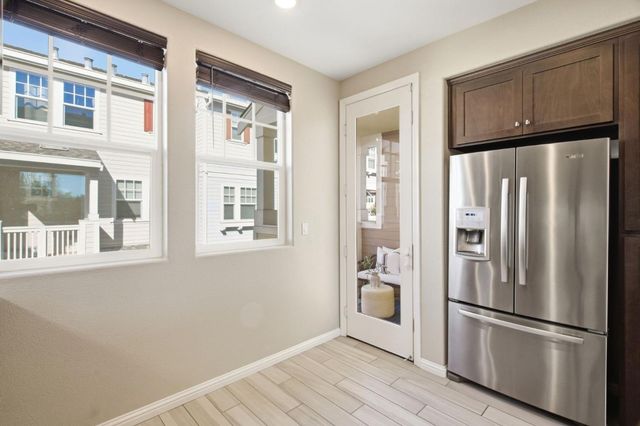 394 Circuit Way, Mountain View, CA 94043