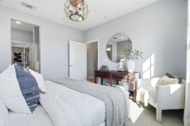 394 Circuit Way, Mountain View, CA 94043