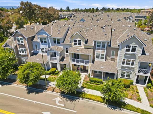 394 Circuit Way, Mountain View, CA 94043